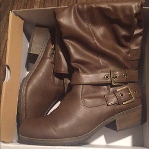 Brown boots with heel
